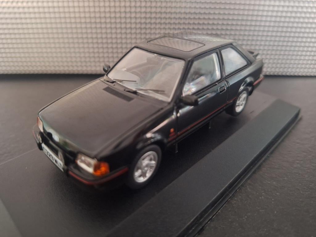 Nieuw en Afgeprijsd wegens kleine breuk boxje Ford Escort, Auto, Vanguards, Nieuw, Ophalen of Verzenden