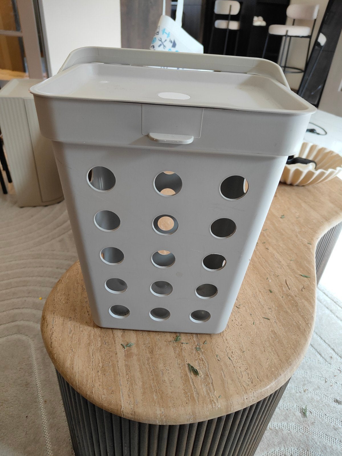 Ikea Lichtgrijze afvalemmer met deksel en handvat, Ophalen