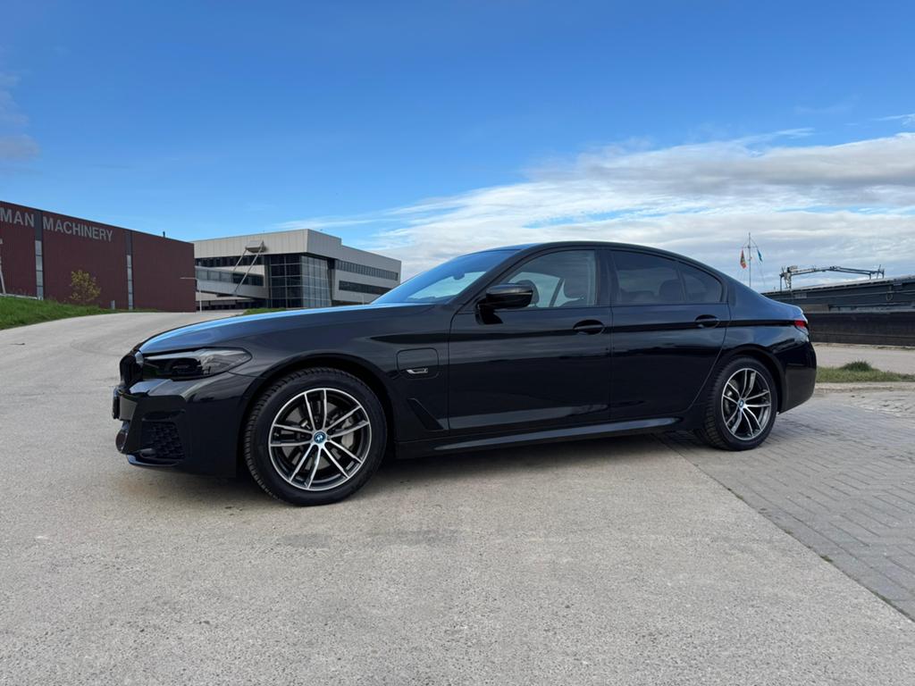 BMW 5-Serie 530e 292pk Aut 2022 Zwart, 1998 cc, Achterwielaandrijving, 4 cilinders, Zwart