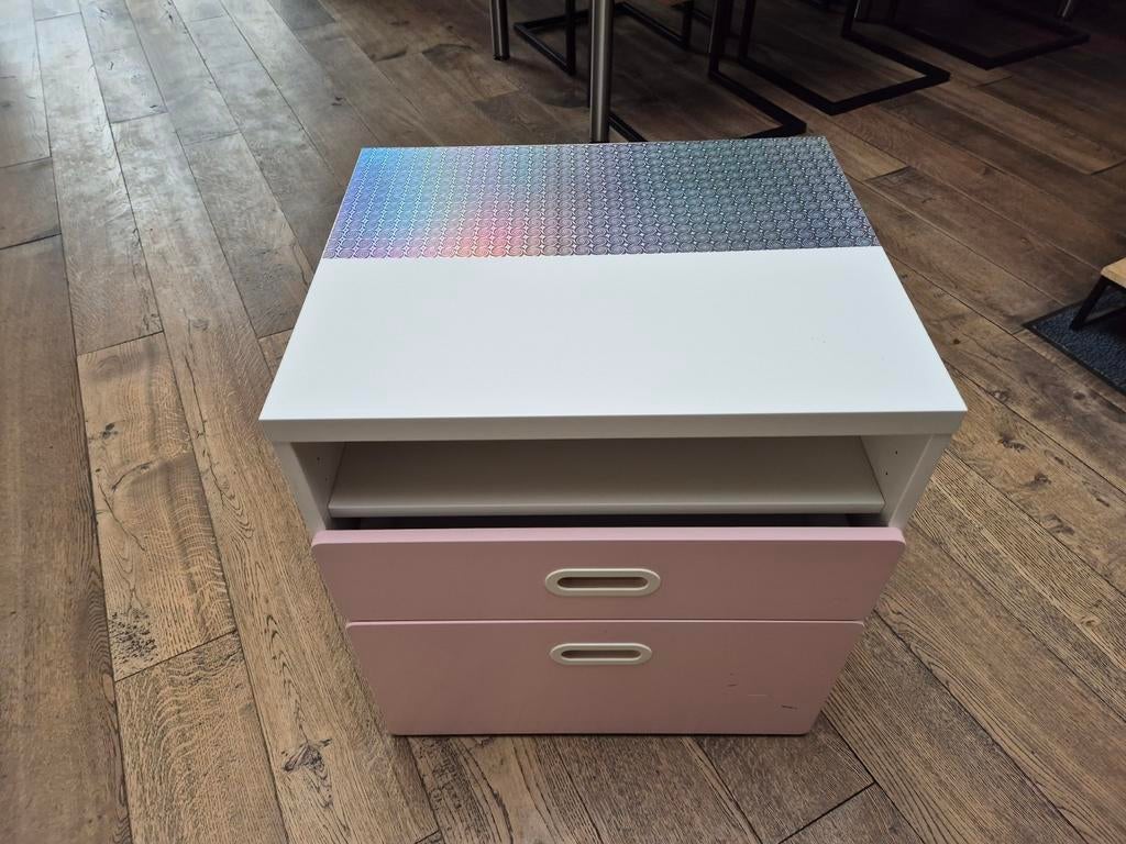 Ikea kastje met 2 roze lades - 60x50x65 cm, Huis en Inrichting, Kasten | Ladekasten, Ophalen, Gebruikt, 50 tot 100 cm, Minder dan 100 cm
