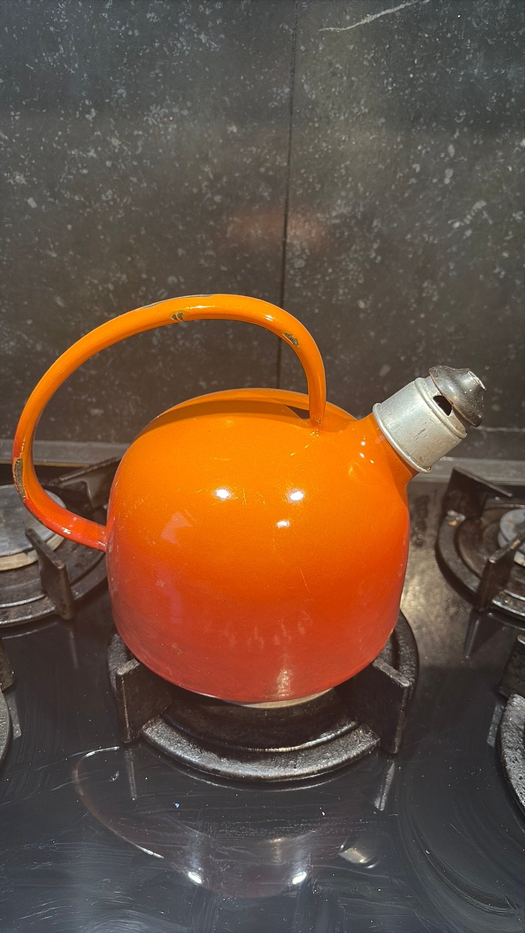 Brocante emaille oude oranje gevlamde fluitketel, Ophalen of Verzenden