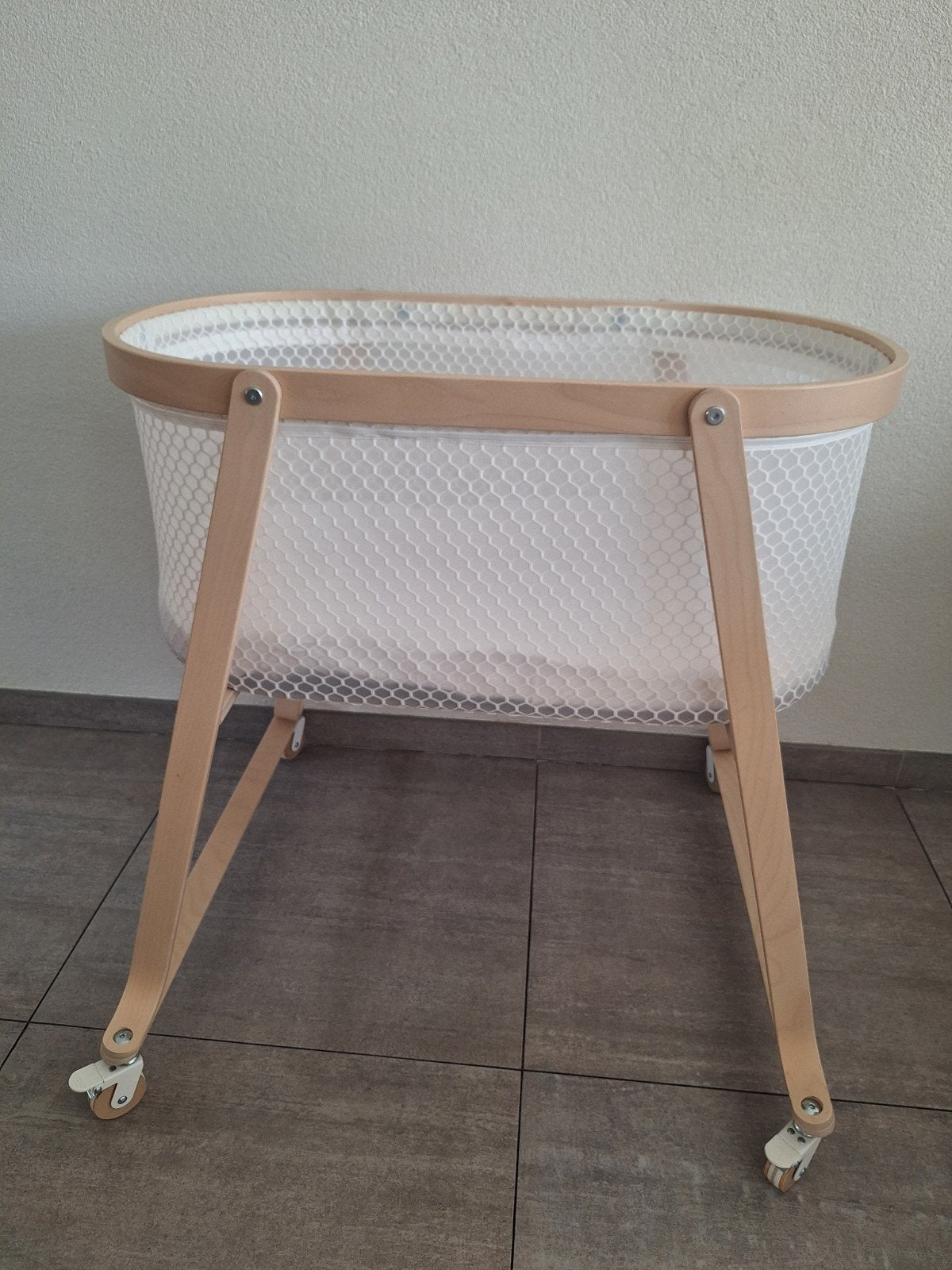 IKEA SOLGUL Wieg - Wit/Beuken, op wieltjes, Kinderen en Baby's, Ophalen of Verzenden, Zo goed als nieuw, Wieg