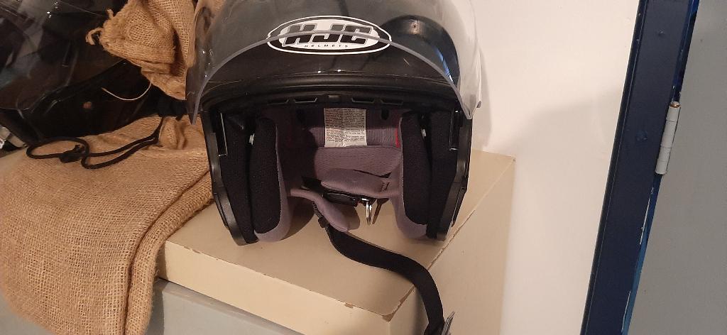 2 maal hjc motor helmen met ingebouwd een zonne scherm, Motoren, Ophalen, Dames, Integraalhelm, Tweedehands