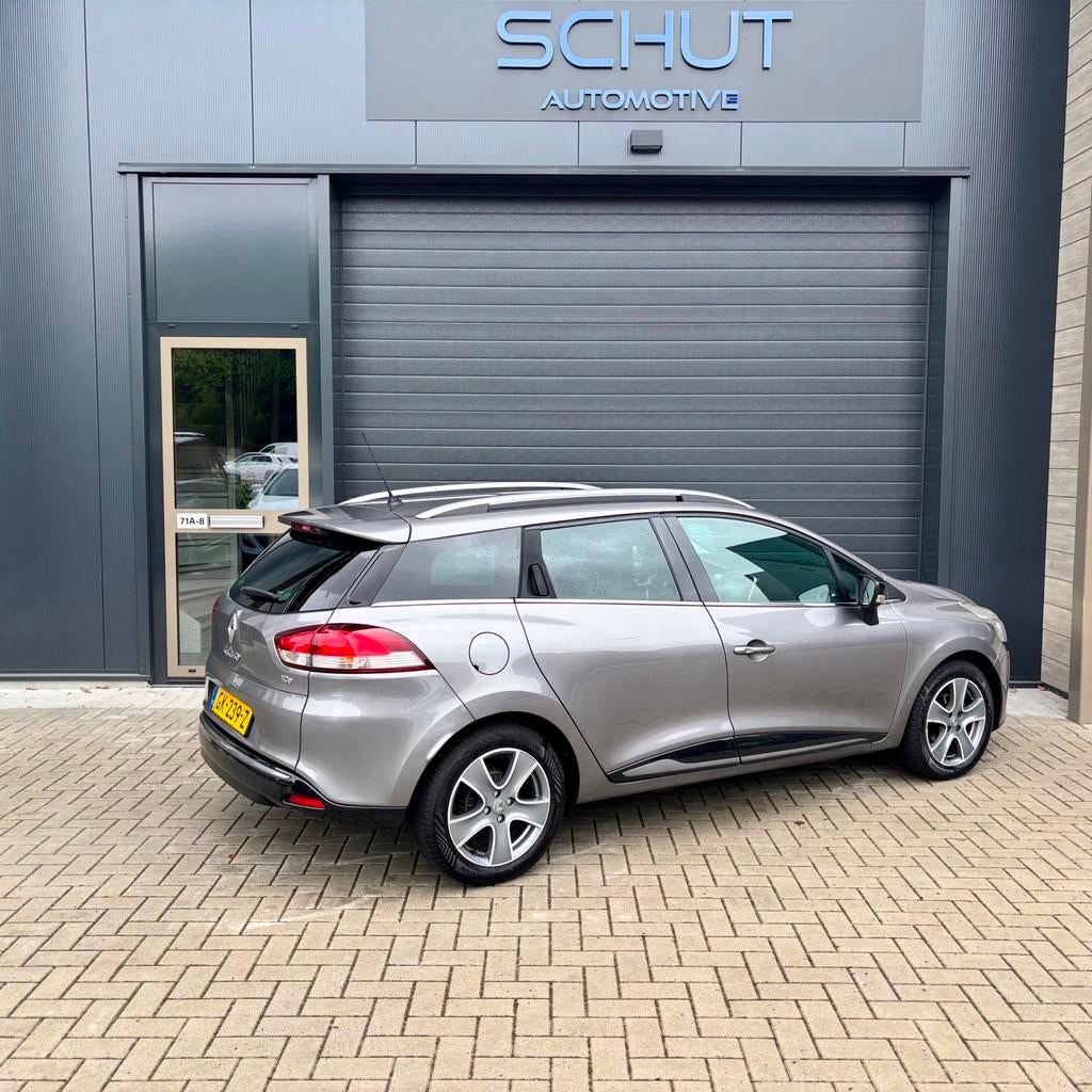Renault Clio Estate 0.9 TCe Night&Day KETTING VERVANGEN | NA, Auto's, Renault, Voorwielaandrijving, Stof, Zwart, Origineel Nederlands