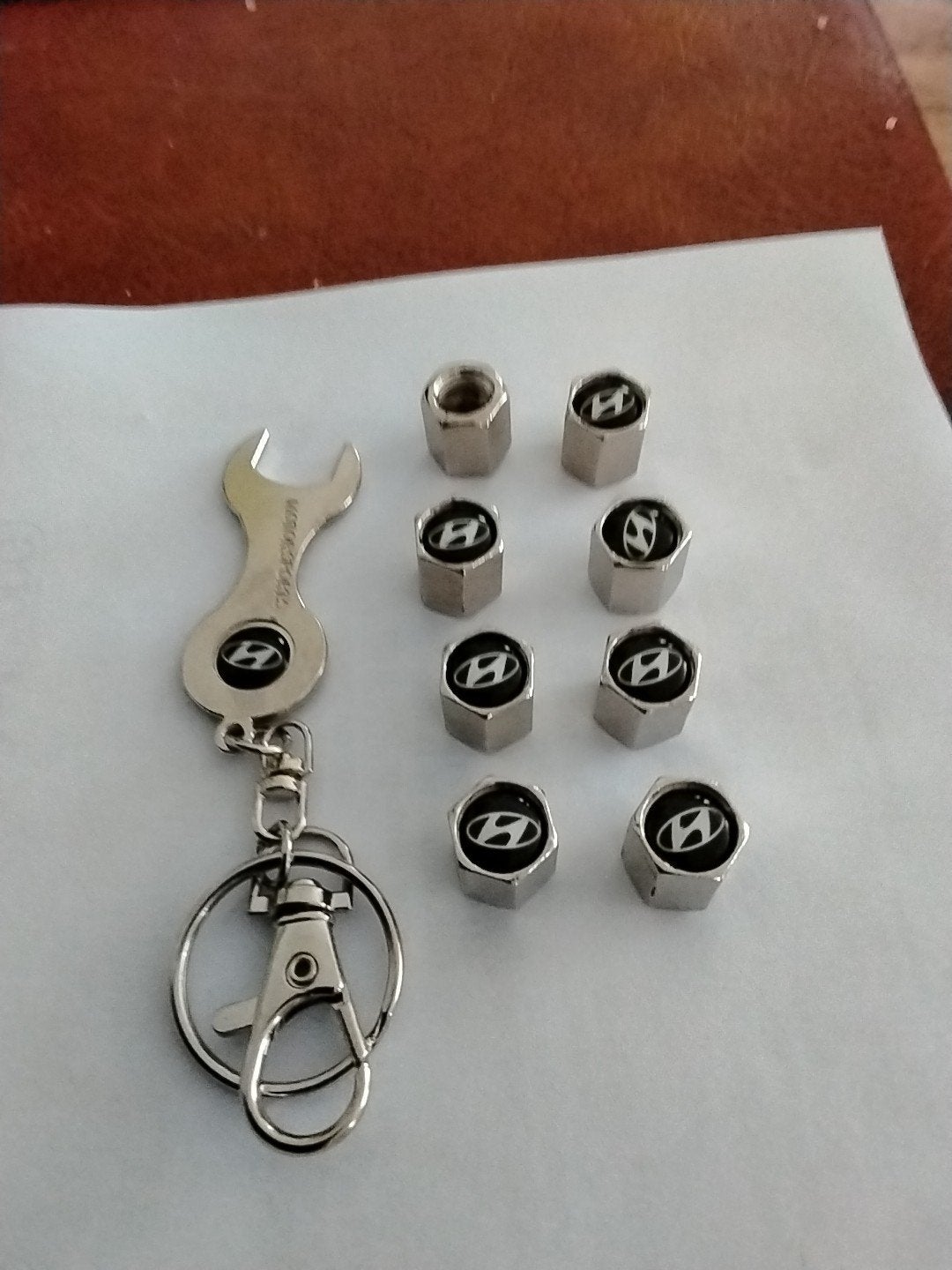 Hyundai ventieldopjes en sleutelhanger set, Ophalen of Verzenden