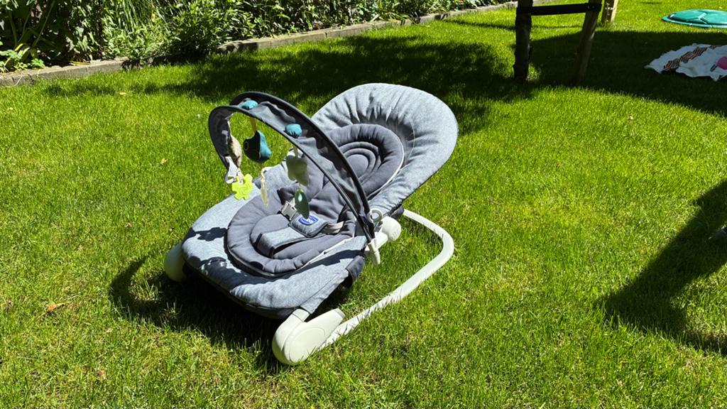 Chicco wipstoel/kinderstoeltje met speelboog, Ophalen, Zo goed als nieuw, Overige typen, Gordel(s)