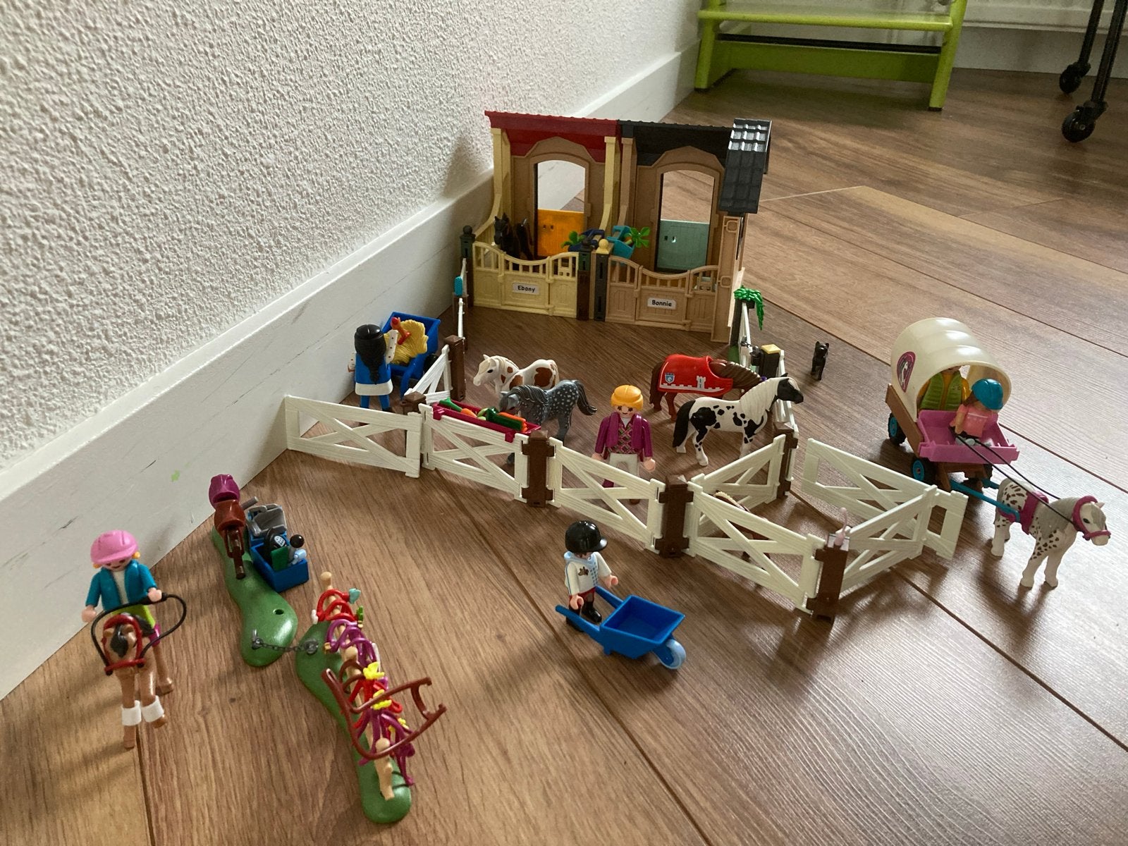 Grote Playmobil paardenstal met veel accessoires, Ophalen of Verzenden, Gebruikt, Jongen of Meisje