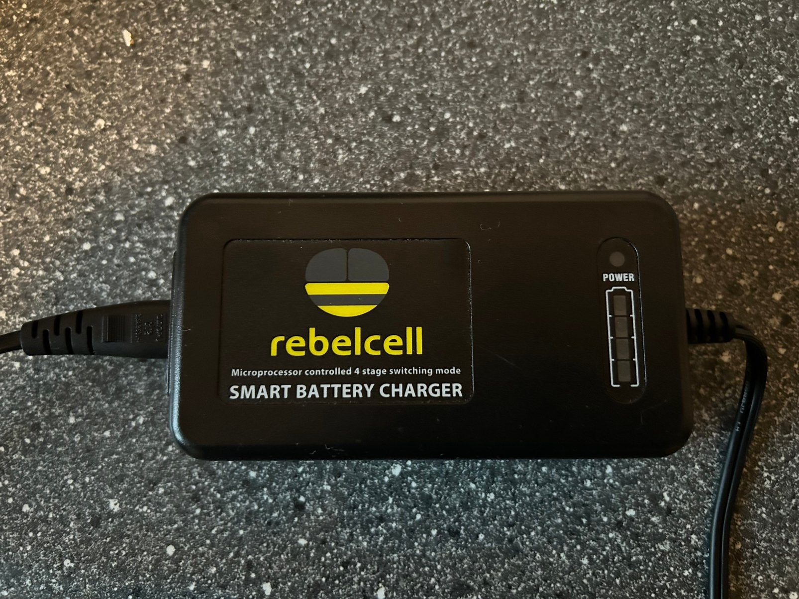 Rebelcell lithium accu lader, Zo goed als nieuw
