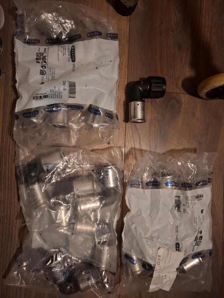 Henco Bochten 90 32mm en Haakse Schroefbus 1"-32mm, Doe-het-zelf en Verbouw, Buizen en Afvoer, Ophalen of Verzenden