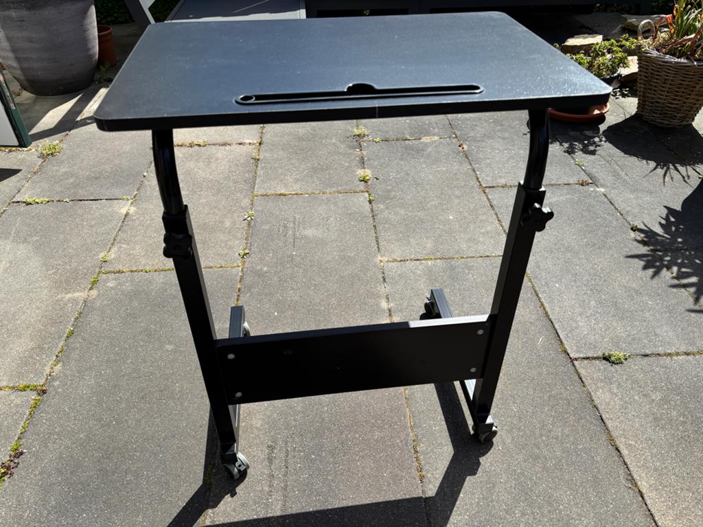 Handige laptoptafel 40x60 cm - Zo goed als nieuw, Ophalen, Minder dan 50 cm, Zakelijk, 50 tot 100 cm
