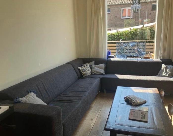 Gratis af te halen: Stevige, comfortabele hoekbank (grijs), Huis en Inrichting, Banken | Bankstellen, Gebruikt, Hoekbank, Vierpersoons of meer