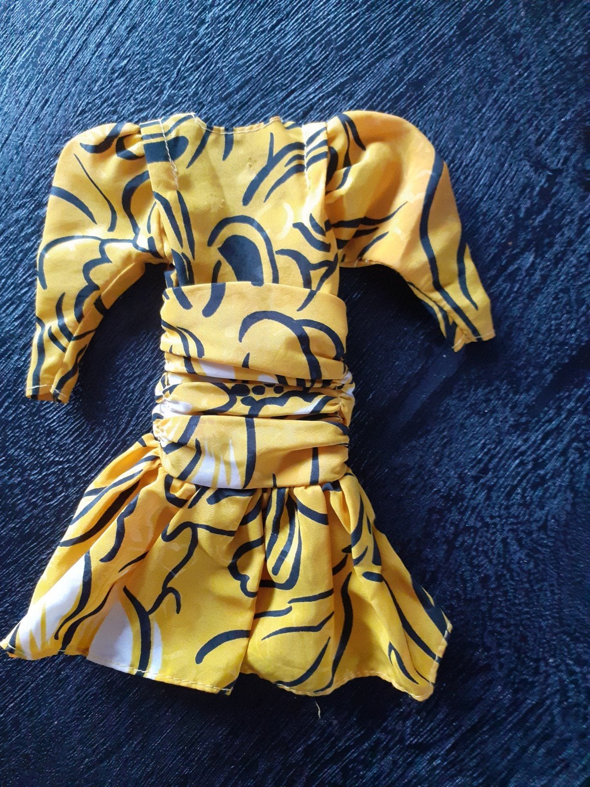 Barbie Beverly hills jurk jaren 90, Verzamelen, Ophalen of Verzenden, Zo goed als nieuw, Kleertjes
