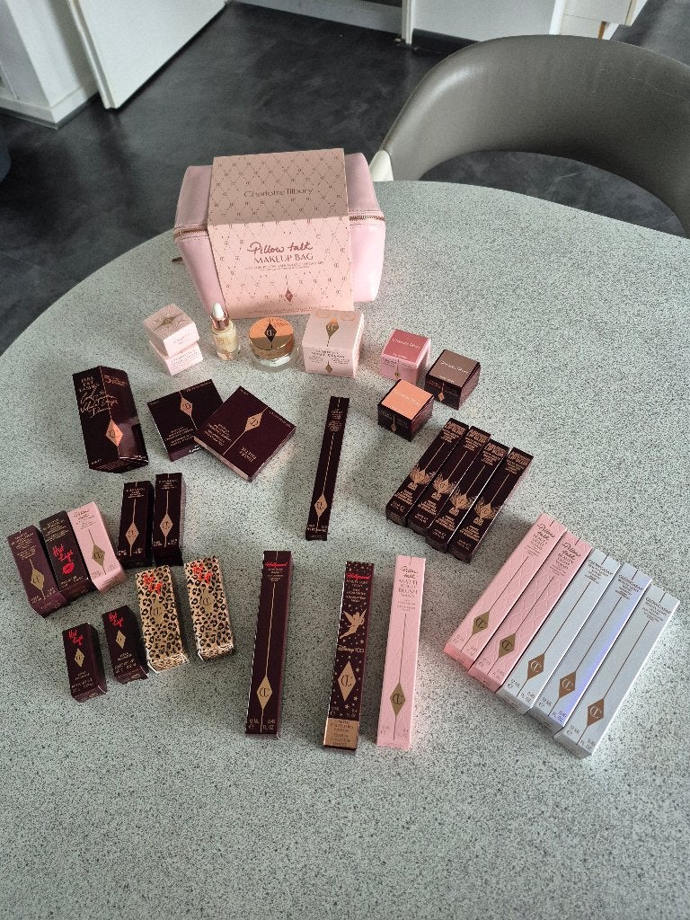 Charlotte Tilbury voor meer dan 50% van de originele prijs!, Overige kleuren, Gehele gezicht, Nieuw, Ophalen of Verzenden