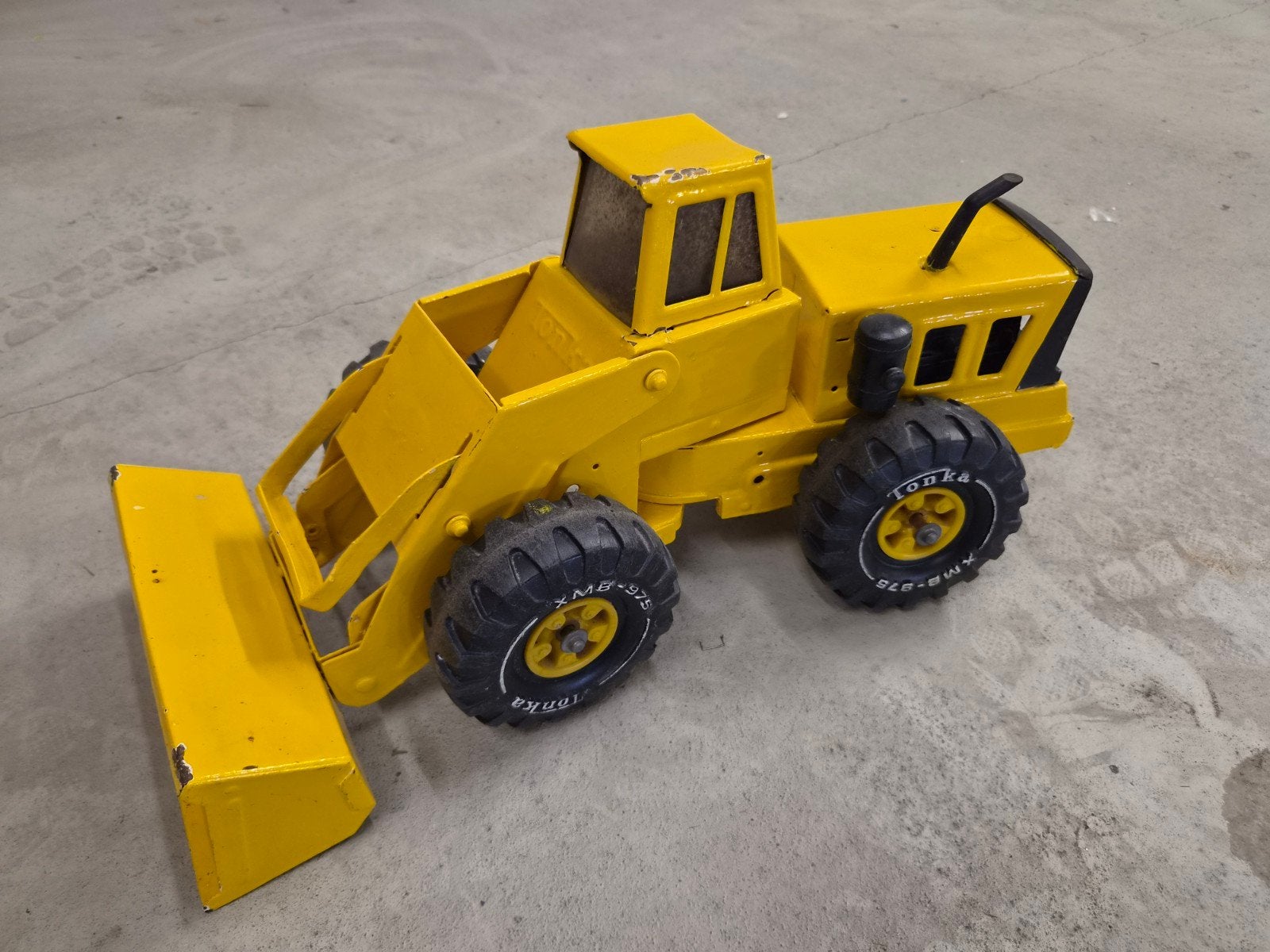 Grote Tonka loader (Overgeschilderd), Kinderen en Baby's, Speelgoed | Speelgoedvoertuigen, Ophalen of Verzenden, Gebruikt
