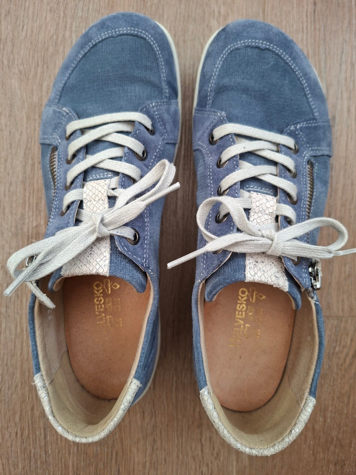 Helvesko sneakers, lichtblauw suede, maat 40, Ophalen of Verzenden, Zo goed als nieuw, Blauw, Sneakers of Gympen