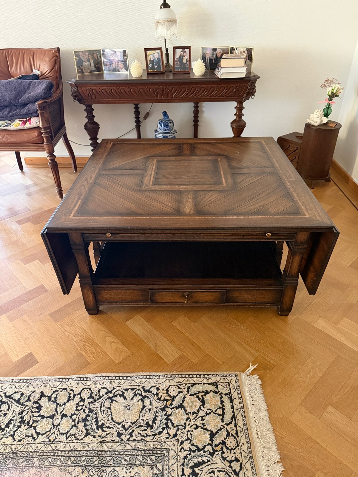 Uniek. Antieke eikenhouten salontafel met uitschuifbaar blad, Ophalen