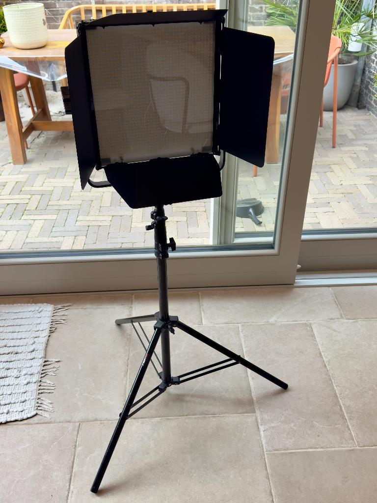 Twee LED-Panelen met V-Mount accu's 160kwh en statieven, Ophalen, Gebruikt