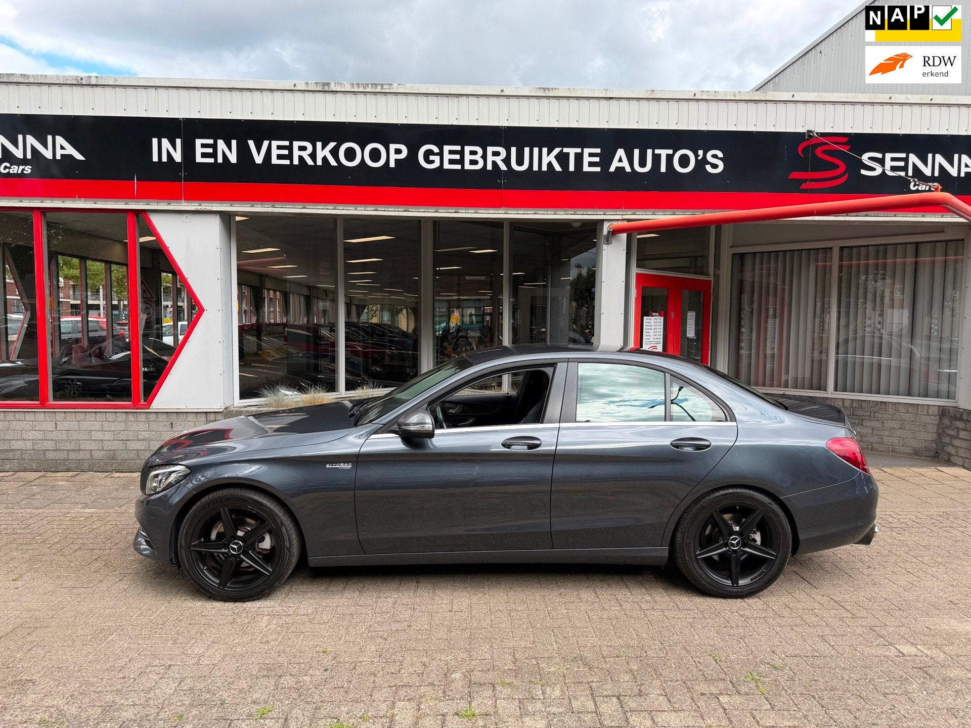 Mercedes-Benz C-klasse 180 - AMG look - Leer - Burmester - I, Achterwielaandrijving, Gebruikt, Bedrijf, Handgeschakeld