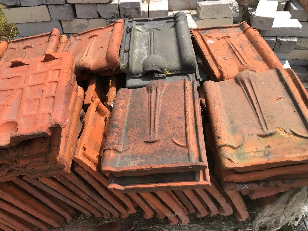 gratis grote partij dakpannen, kantpannen en nokvorsten, Doe-het-zelf en Verbouw, Ophalen, Gebruikt, Steen of Klei, 15 m² of meer