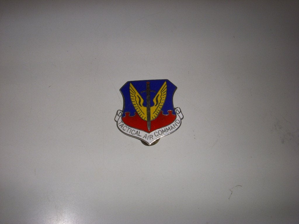 Groet emaille speld Tactical Air Command Luchtmacht USA, Verzamelen, Ophalen of Verzenden, Luchtmacht, Amerika, Embleem of Badge