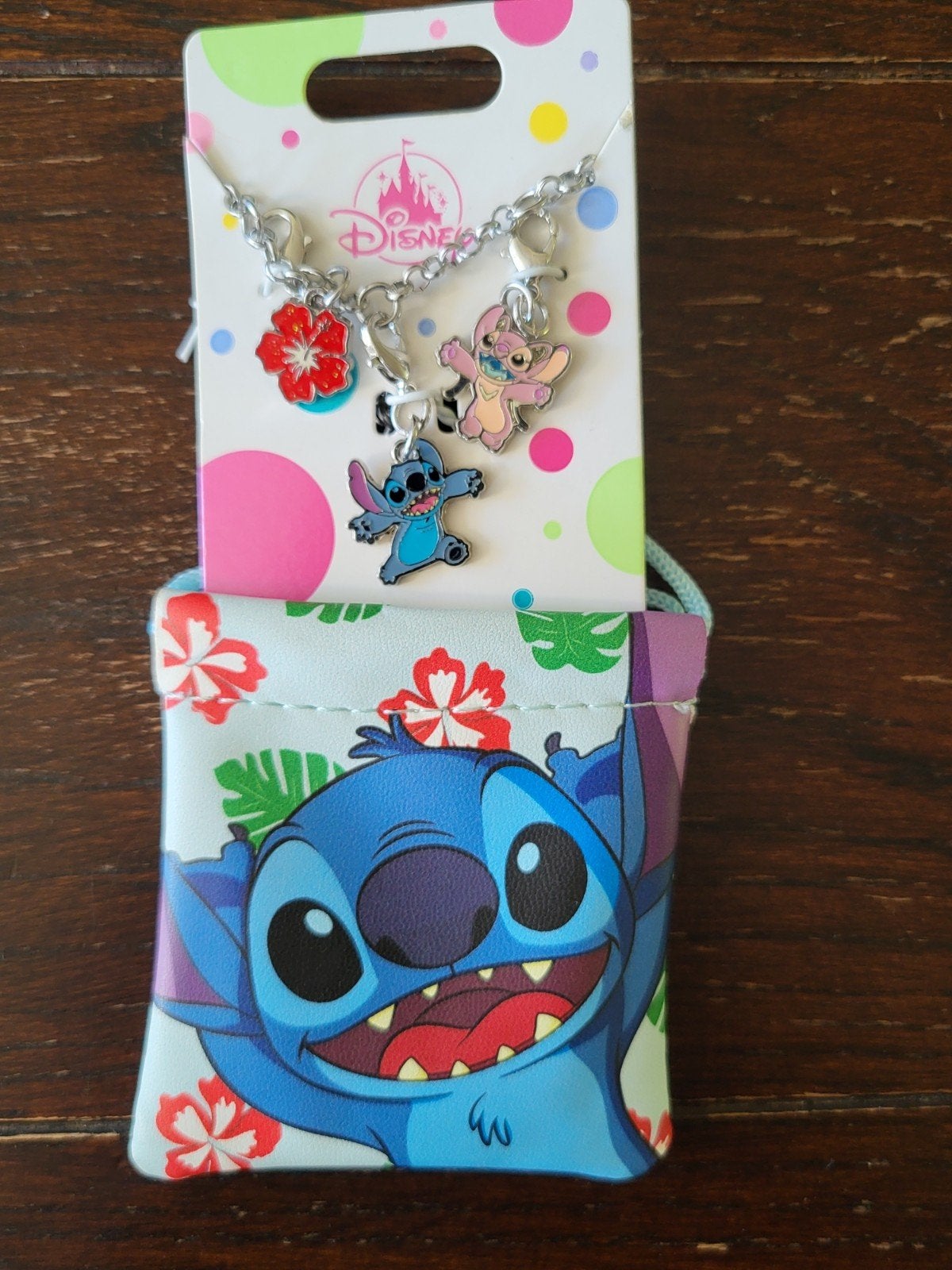 Stitch armbandje met bedeltjes en tasje. Nieuw uit DL Parijs, Ophalen of Verzenden, Overige figuren, Nieuw