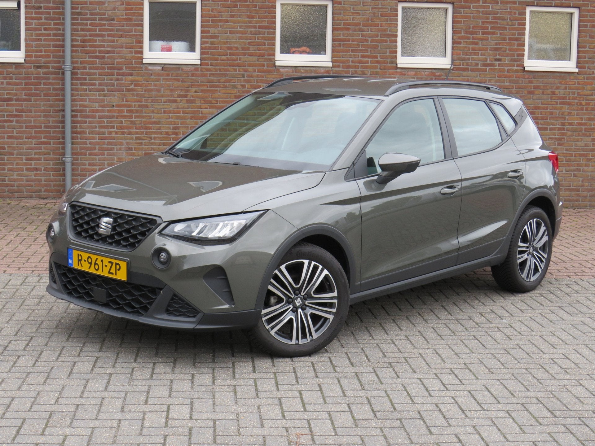 SEAT Arona 1.0 TSI 95 Pk Style * Rijklaarprijs incl. garanti, Auto's, Dealer onderhouden, Stof, Gebruikt, 49 €/maand