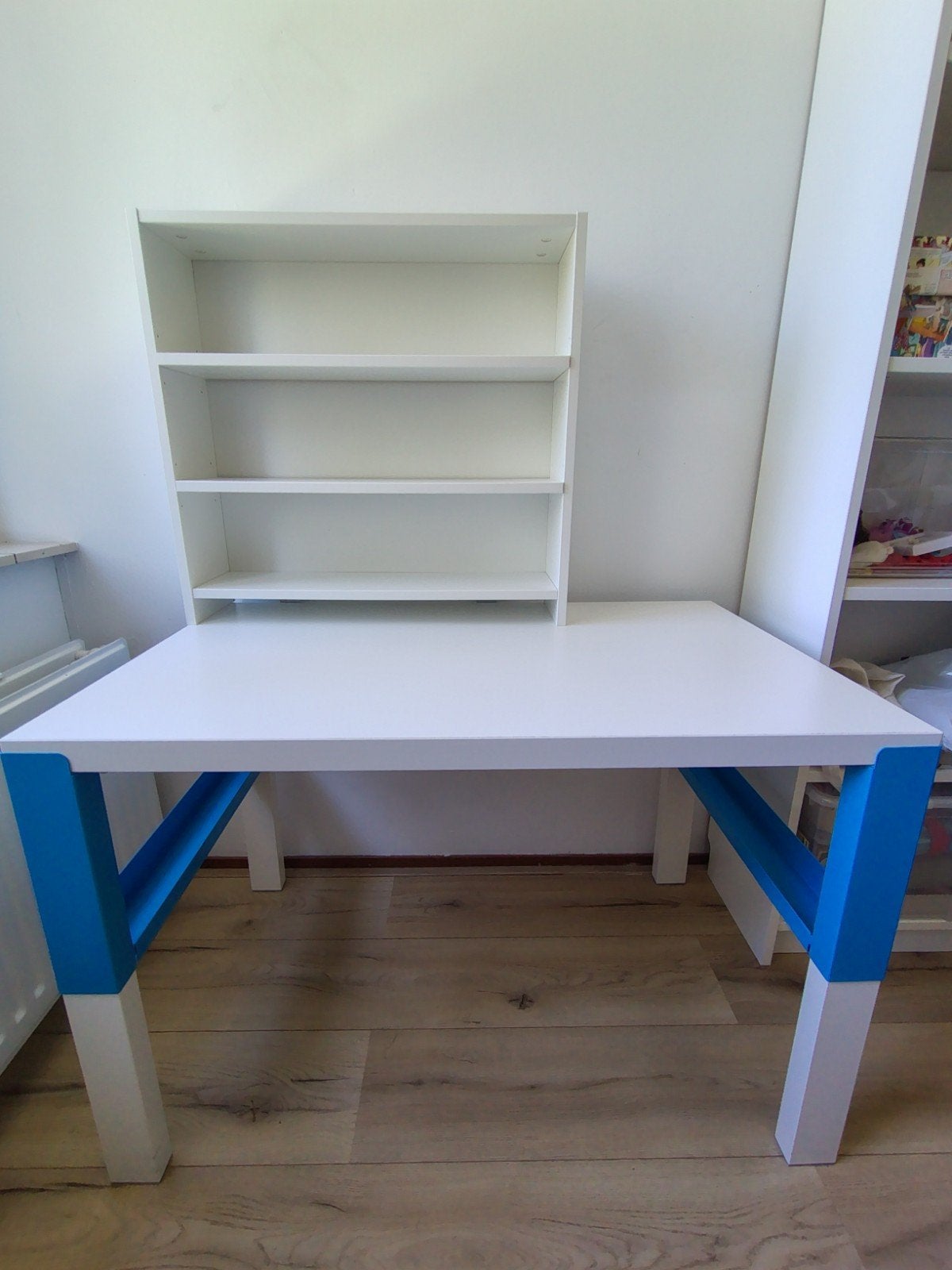 Bureau verstelbaar, Huis en Inrichting, Bureaus, Gebruikt, Kinderbureau, IKEA, Modern, Metaal, Wit, Demontabel, In hoogte verstelbaar