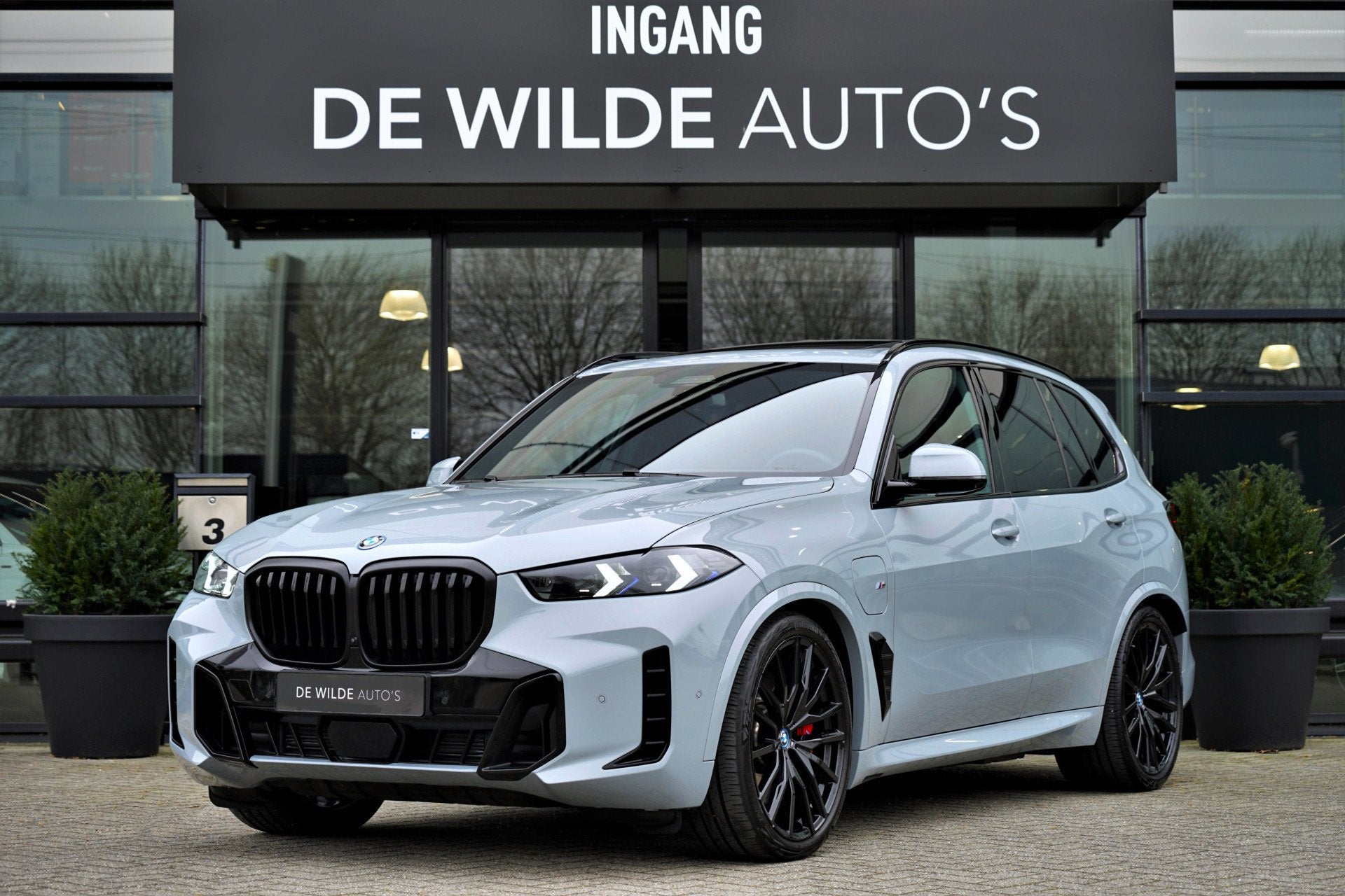 BMW X5 xDrive50e M-sport M-seats SkyLounge Massage Trekhaak, Dealer onderhouden, Gebruikt, 2395 kg, Bedrijf