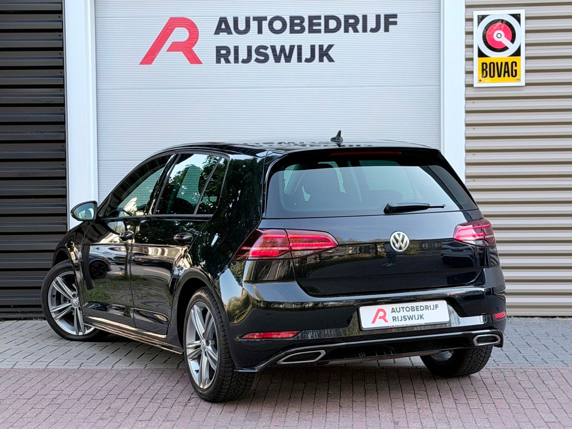 Volkswagen Golf 1.0 TSI R-Line Virtual/AppleCarPlay/Acc, Auto's, Voorwielaandrijving, Gebruikt, Euro 6, Automatische klimaatregeling