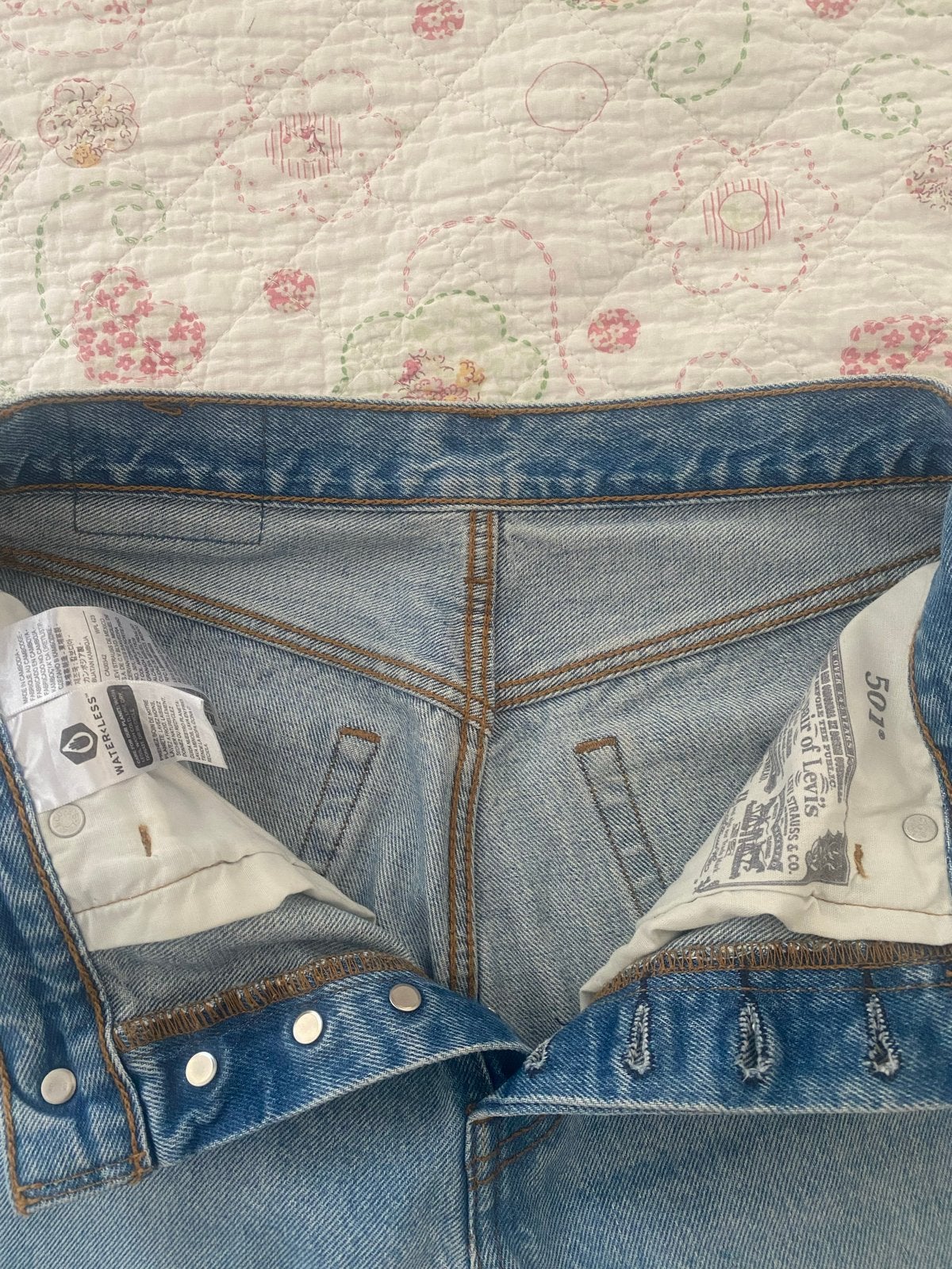 Levi's 501 spijkerbroek - Lichtblauw en Donkerblauw, Ophalen of Verzenden, Zo goed als nieuw, Blauw, W28 - W29 (confectie 36)