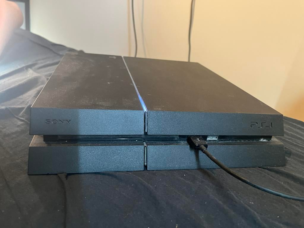 Playstation 4 slim, Spelcomputers en Games, Met 2 controllers, Ophalen of Verzenden, Met harde schijf, Slim