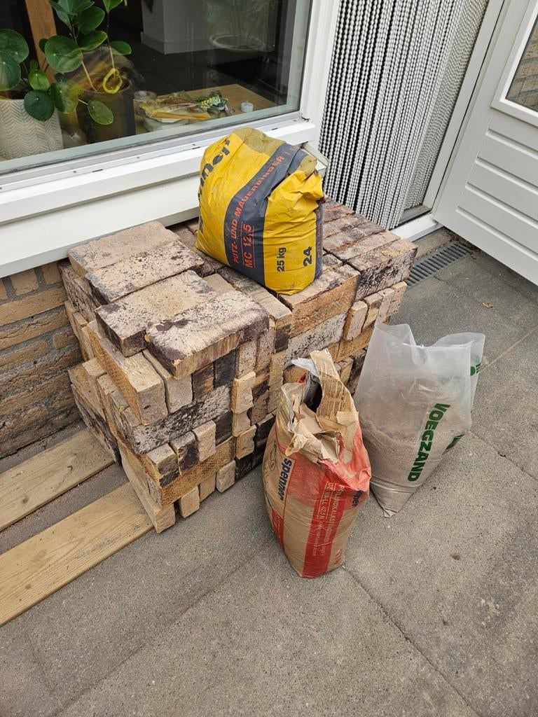 Ong 150 bakstenen en zand metselwerk, Ophalen, Nieuw, Bakstenen
