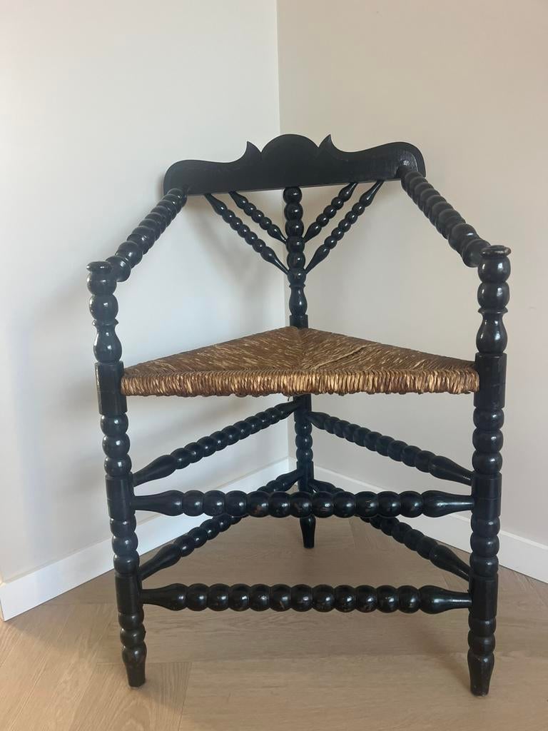 Vintage Antiek Zwart Hoekstoeltje Bobbin met Riet Zitting, Antiek en Kunst, Antiek | Meubels | Stoelen en Banken, Ophalen