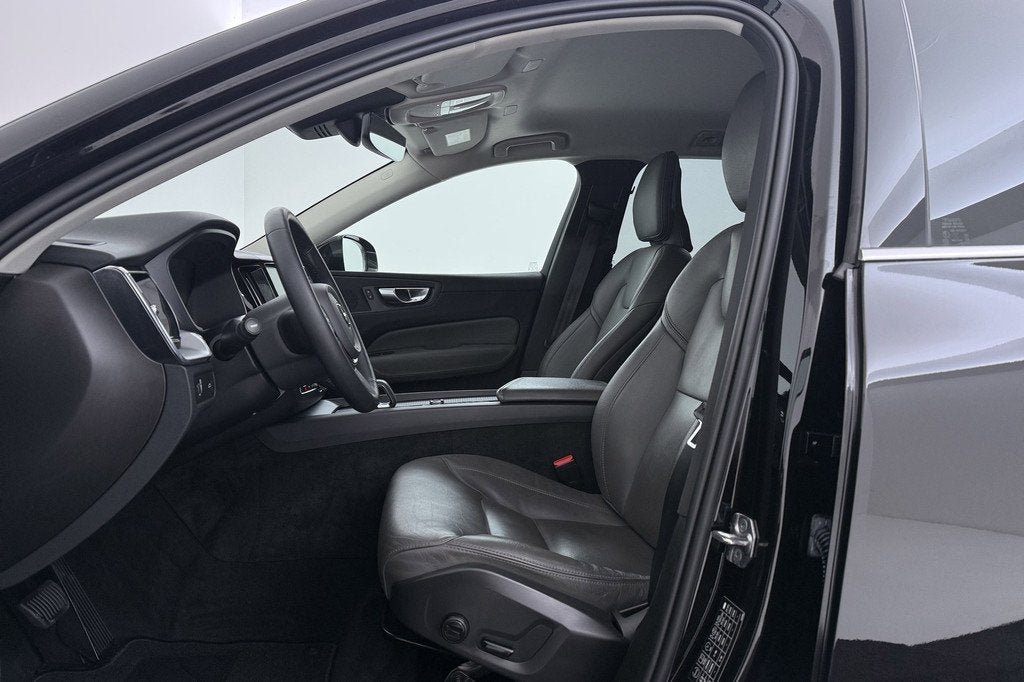 Volvo XC60 2.0 B4 Momentum Business | Org NL | Digital Cockp, Auto's, Volvo, Gebruikt, Euro 6, 4 cilinders, Zwart