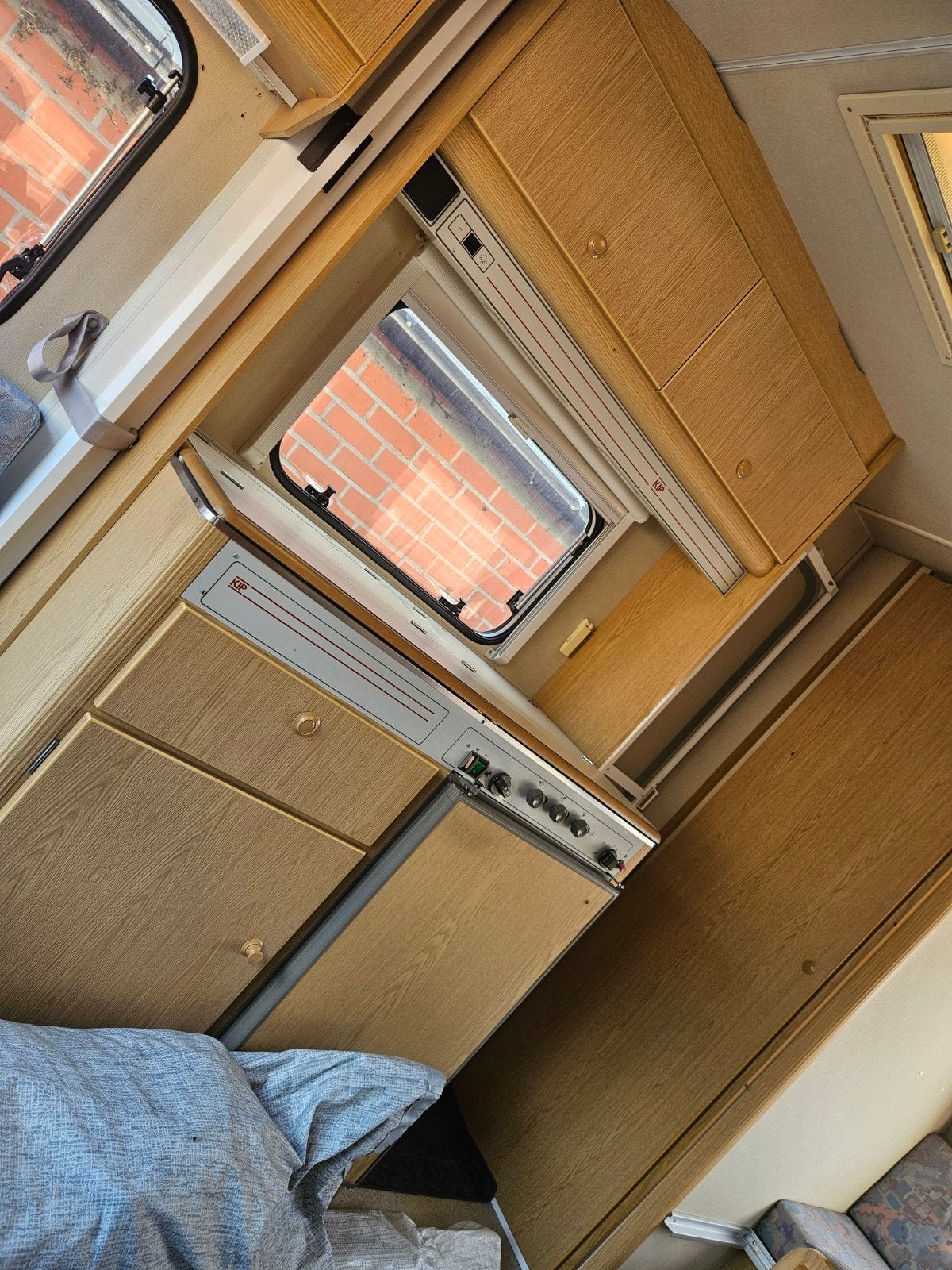Kip Grey-Line 42 TTZ Caravan - Compact en Compleet, Ophalen