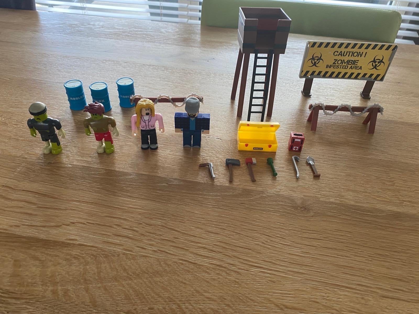 Roblox Zombie Attack Speelset - Compleet met Figuren, Ophalen, Zo goed als nieuw