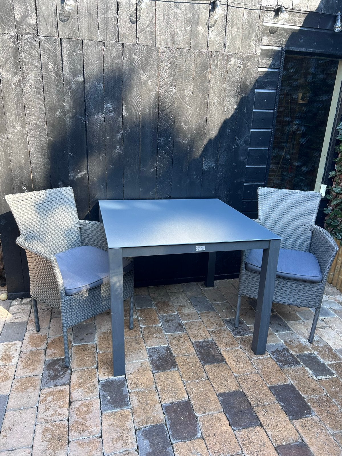 Tuinset: Tafel met glasplaat en 2 Wicker stoelen, Tuin en Terras, Gebruikt, Eettafel, Wicker, Tuinset