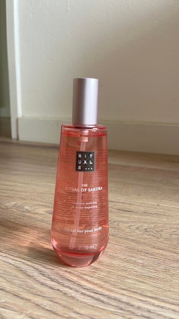 Rituals huidolie van cherry blossom & rice milk, Ophalen of Verzenden, Nieuw, Bodylotion, Crème of Olie
