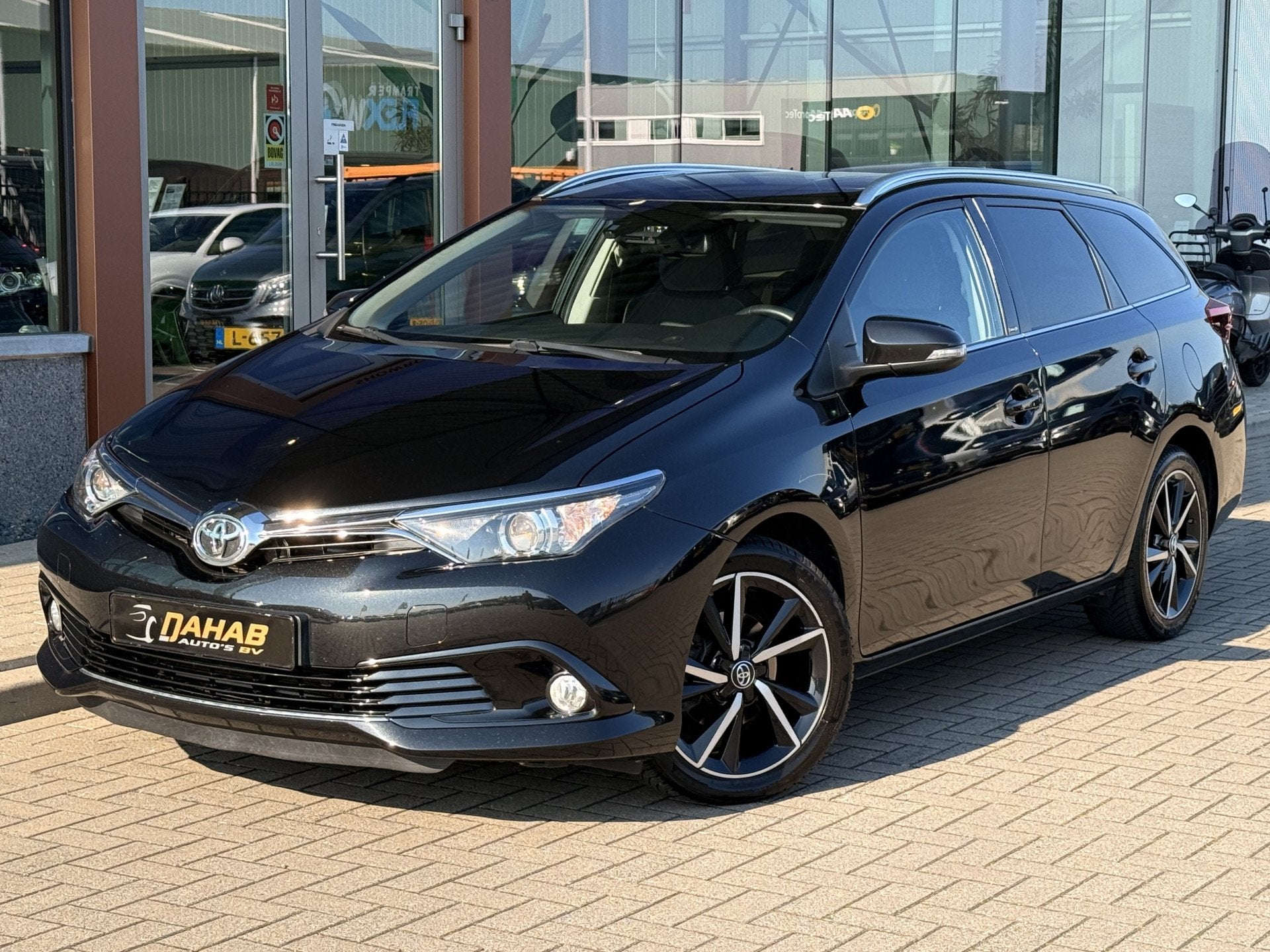Toyota Auris 1.2 T | Cruise | Stoelverwarming | Lane Assist, Auto's, Voorwielaandrijving, 450 kg, Gebruikt, 4 cilinders