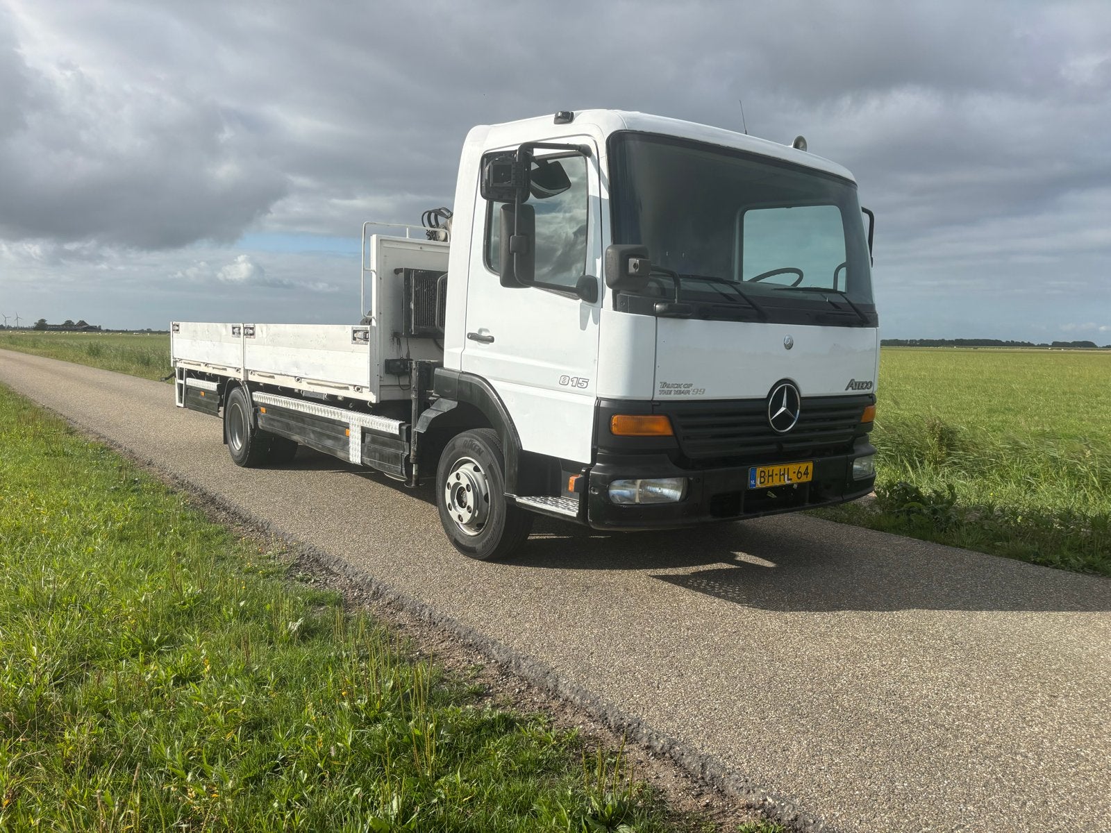 Mercedes-Benz Atego 815 Met hydraulische kraan, Wit, Mercedes-Benz, Particulier, Te koop
