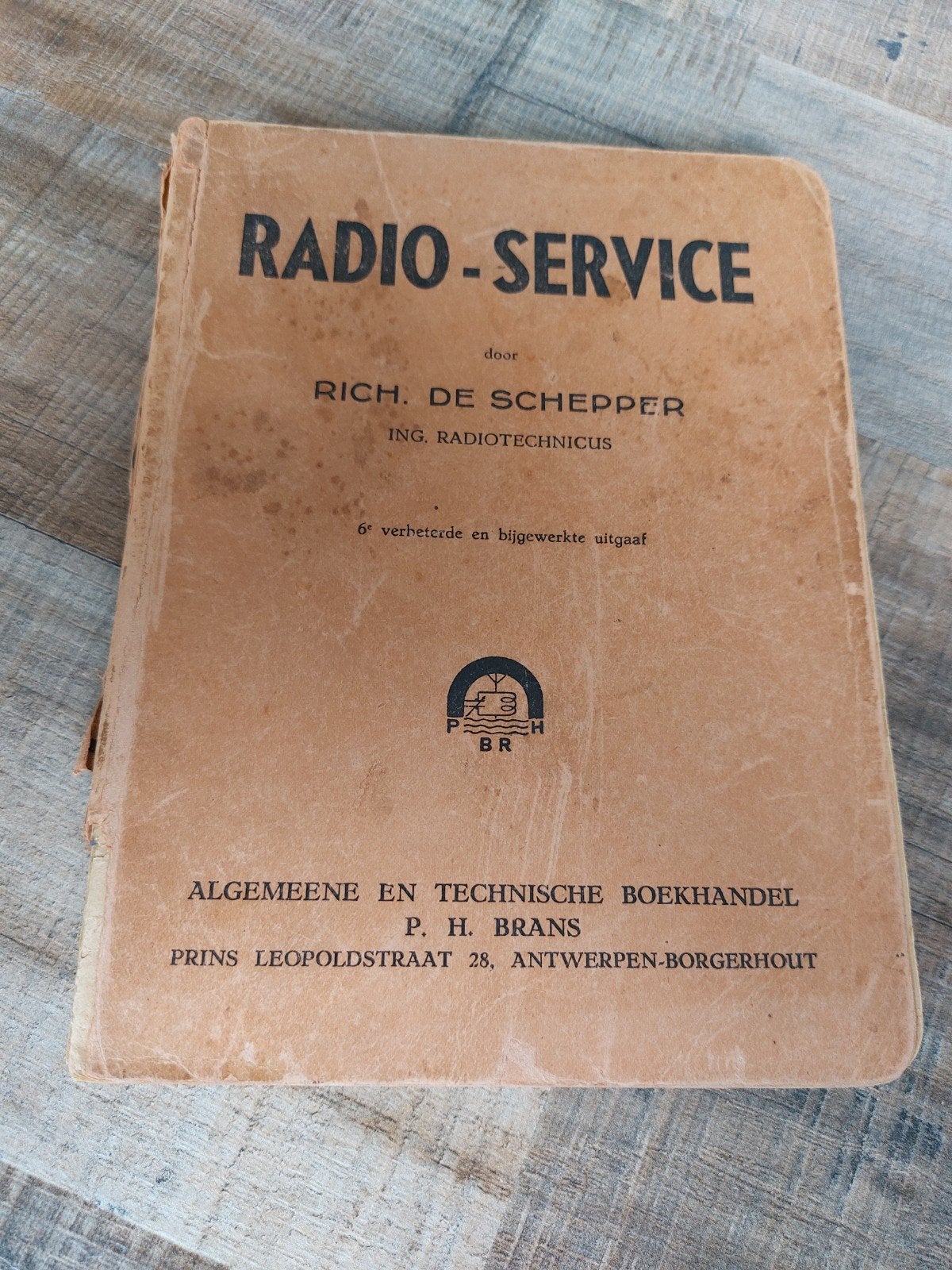 Radio Service, oorlogsjaar 1944, vintage electronica, Ophalen of Verzenden, Gelezen, Elektrotechniek