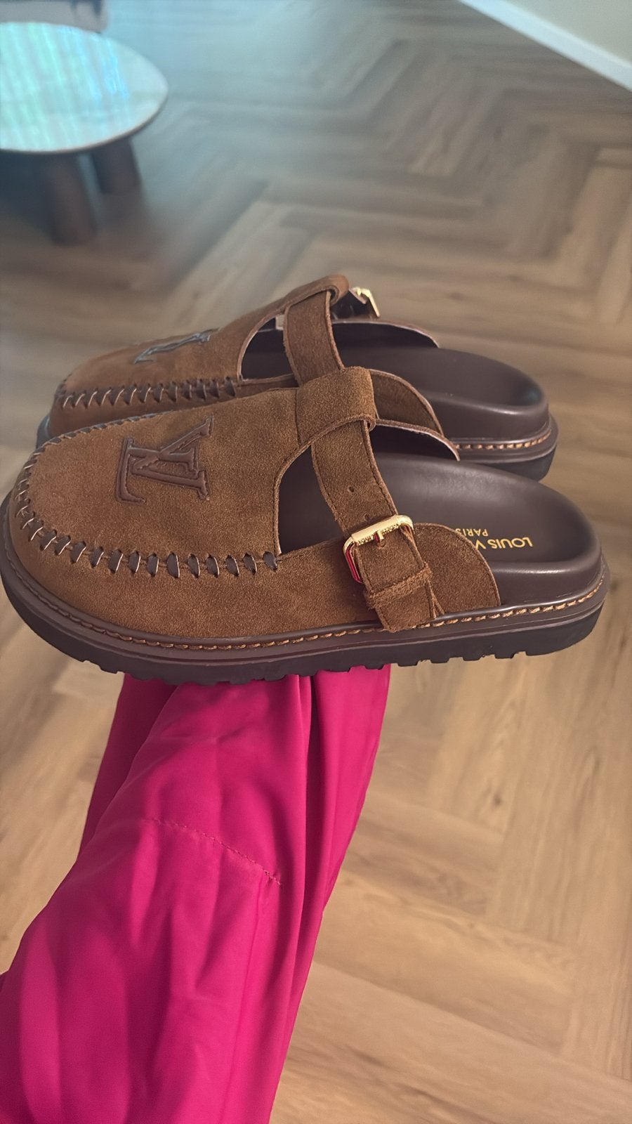 Louis Vuitton Instappers clogs maat 41 (valt als 39), Ophalen of Verzenden, Zo goed als nieuw, Bruin, Instappers