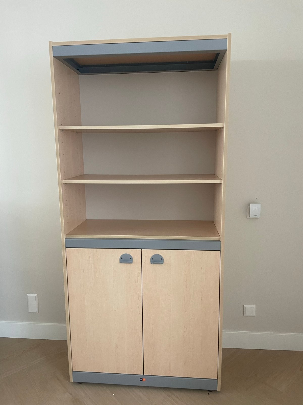 Boekenkast school kast met deuren en planken - Eromes Marko, Ophalen, Gebruikt, 50 tot 100 cm, 150 tot 200 cm