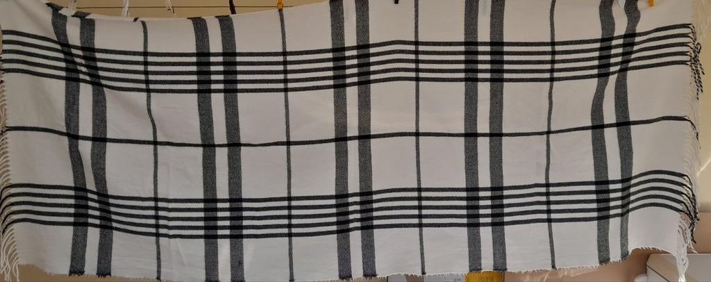 Heerlijke warme sjaal wolwit/zwart/grijs 70x172 H&M dividend, H&M, Maat 46/48 (XL) of groter, Ophalen of Verzenden, Zo goed als nieuw