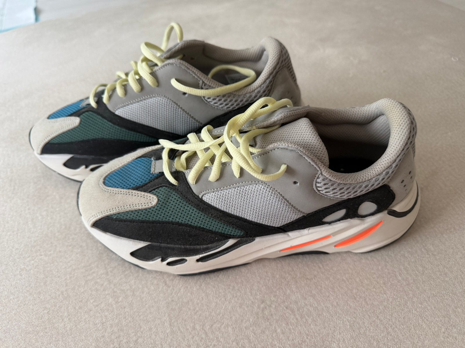 Yeezy 700 V1, Kleding | Heren, Schoenen, Ophalen of Verzenden, Zo goed als nieuw