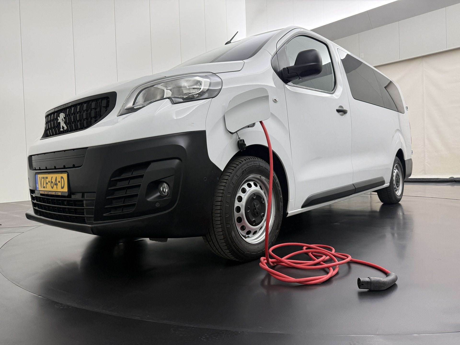 Peugeot e-Expert Extralang 75 kWh | Elektrisch | Multimedia, Auto's, Dealer onderhouden, Gebruikt, Zwart, Wit