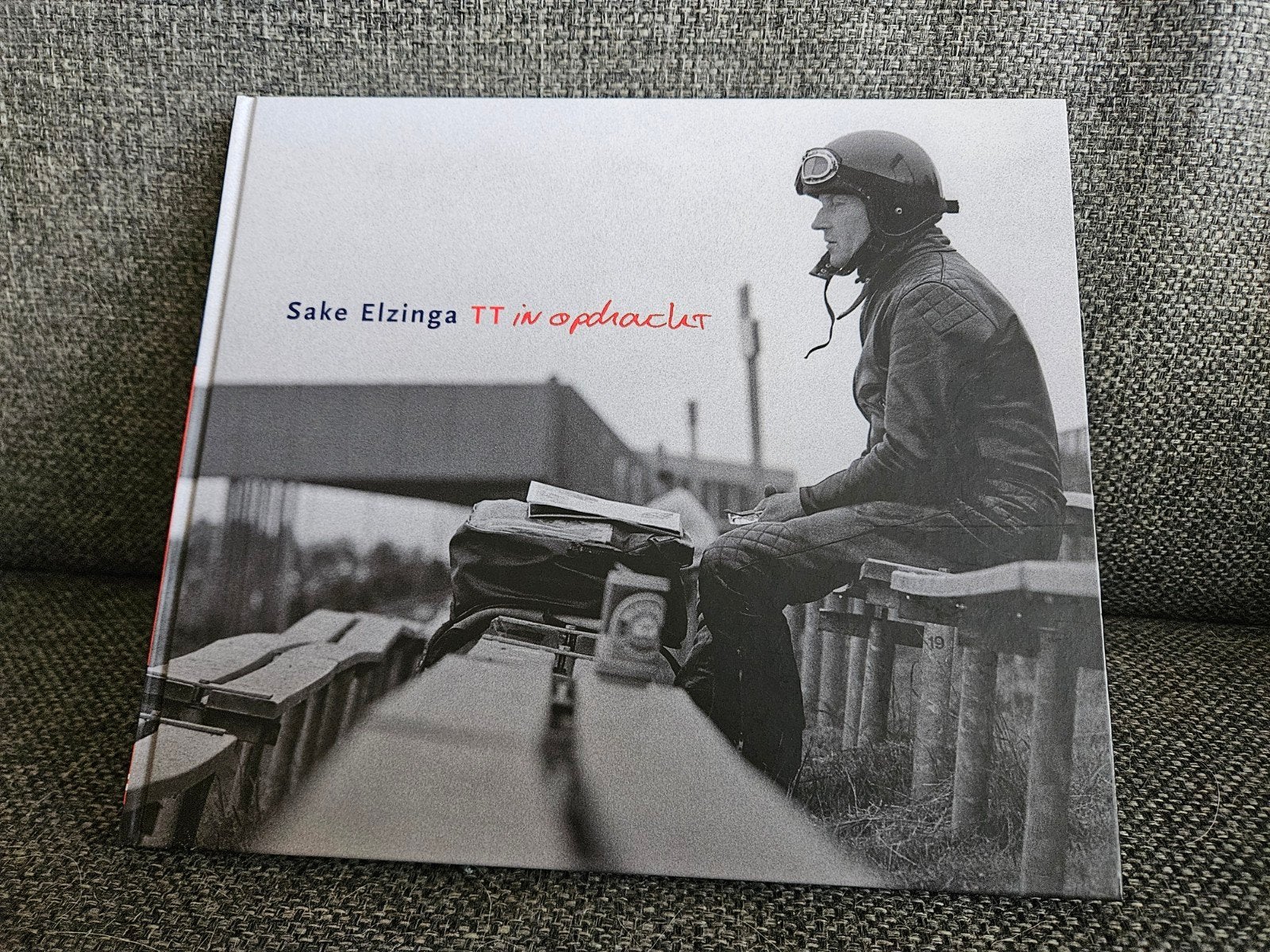 Sake Elzinga - TT Assen in opdracht (Fotoboek), Verzenden, Zo goed als nieuw, Motoren