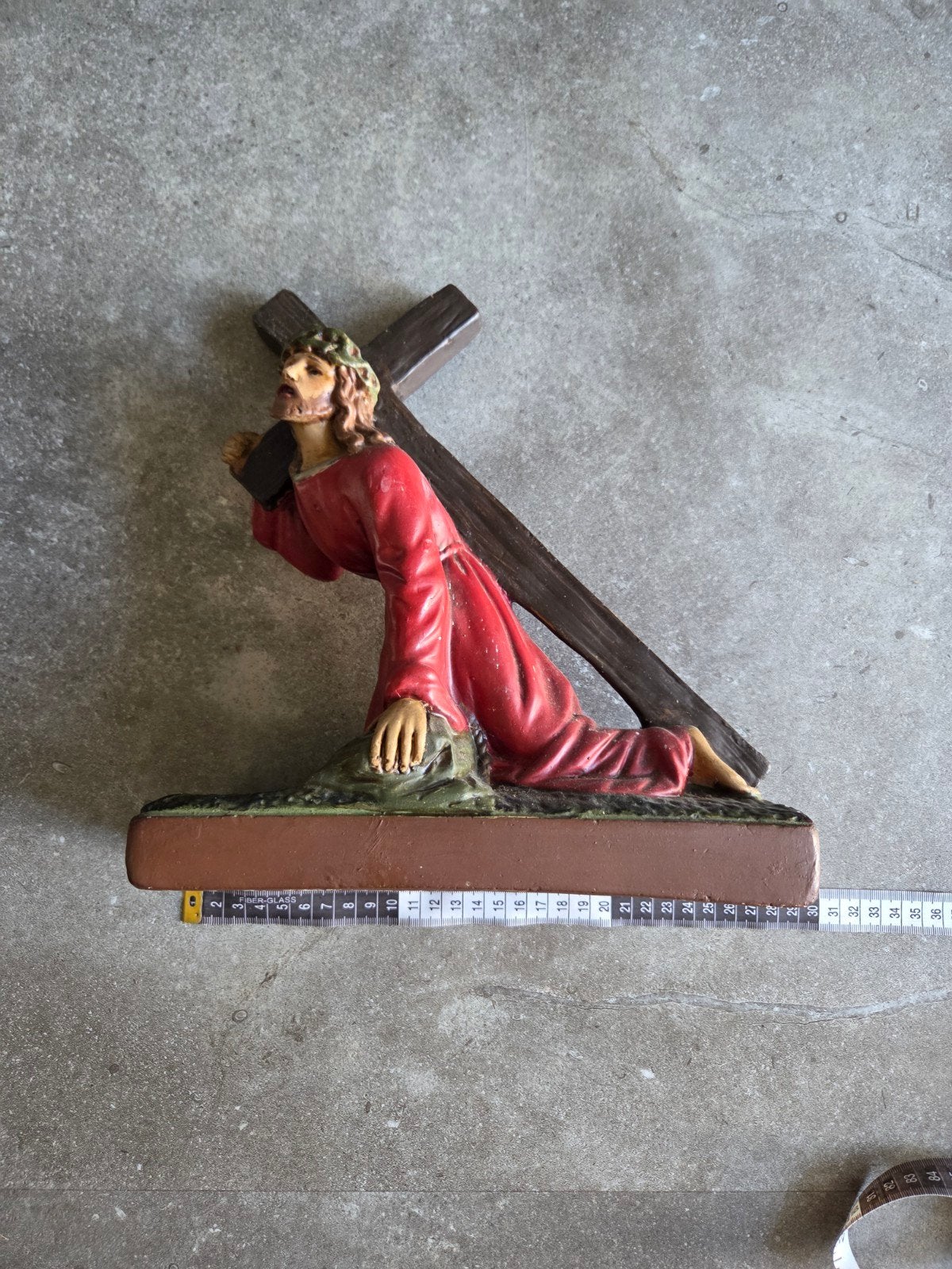 Antiek Gipsen Beeld: Jezus draagt het Kruis (Kruisweg), Ophalen of Verzenden