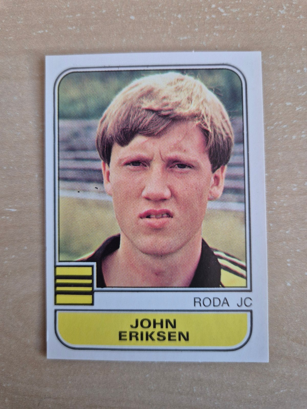Panini Voetbal 82 John Eriksen Roda JC, Verzamelen, Sportartikelen en Voetbal, Ophalen of Verzenden, Zo goed als nieuw, Roda JC