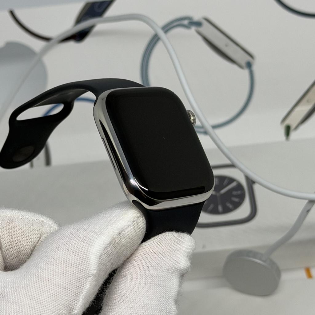 Apple Watch 8 RVS (zilver) 45MM /97% batt /krasvrij scherm /, Sieraden, Tassen en Uiterlijk, Smartwatches, Apple, Zo goed als nieuw
